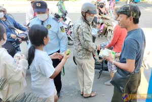 Biểu dương 2 bé gái học sinh lớp 6, phát tâm Thiện Nguyện